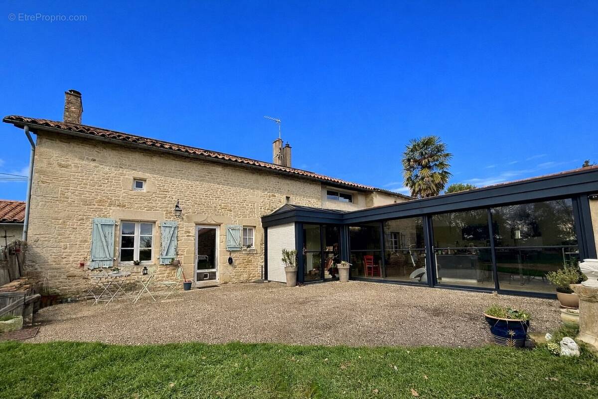 Maison à SAINT-COUTANT