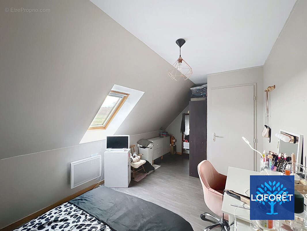 Maison à D'HUISON-LONGUEVILLE