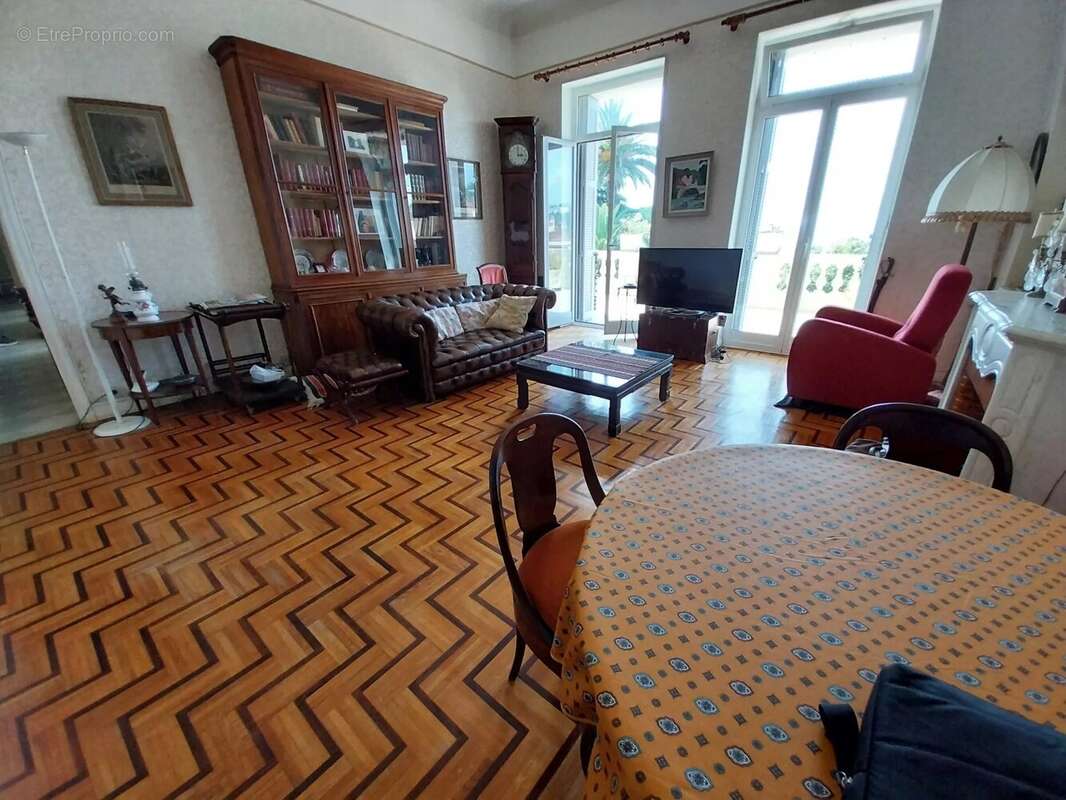 Appartement à MENTON