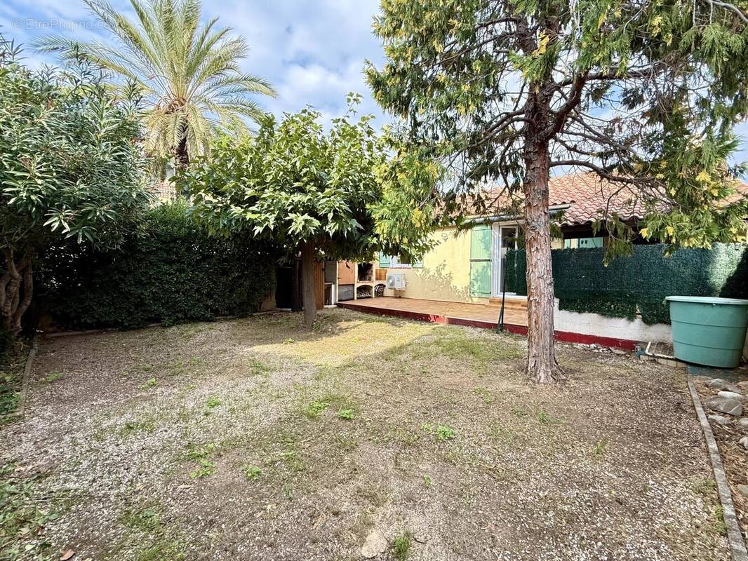 Maison à SAINT-CYR-SUR-MER