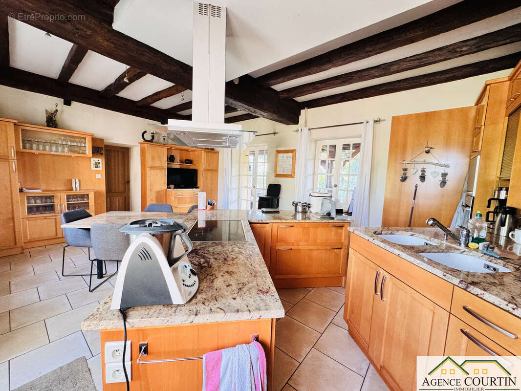 Maison à SAINT-AMBREUIL