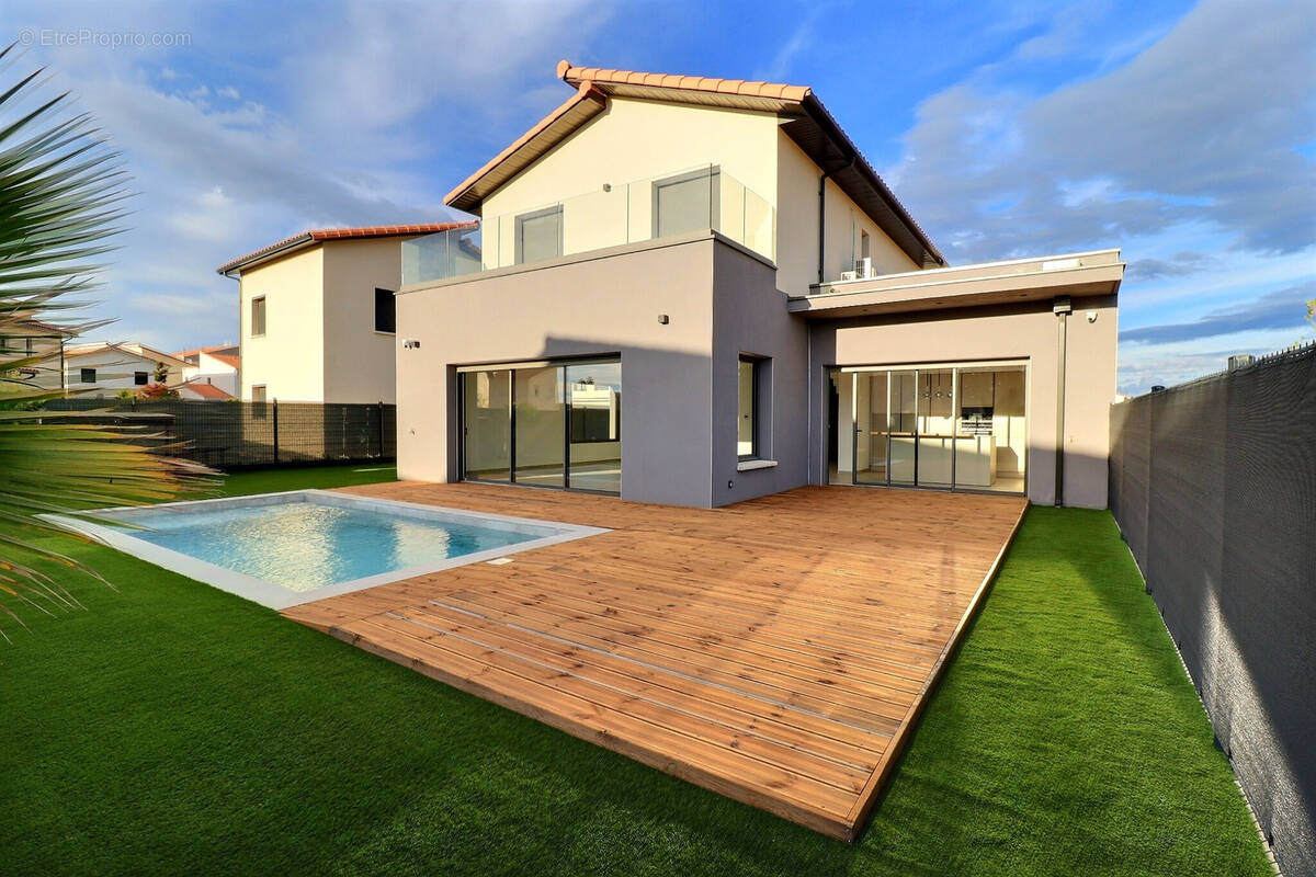 Maison à SAINT-BRES