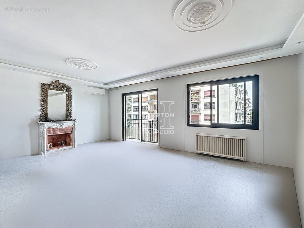 Appartement à PARIS-16E