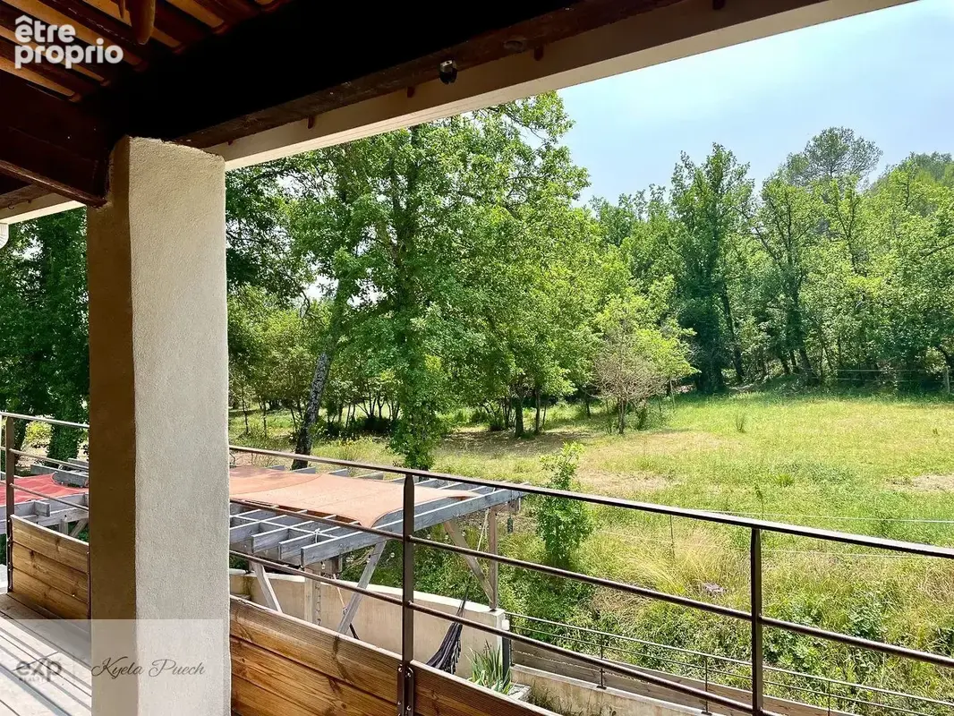Dickjan POPPEMA d'eXP France vous propose une belle maison avec 5 chambres, terrain constructible attenant, idéal famille ou profession libéral