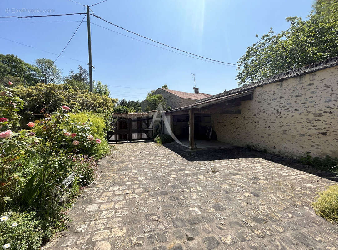 Village proche de Dourdan - Longère aux beaux volumes ! - photo 14