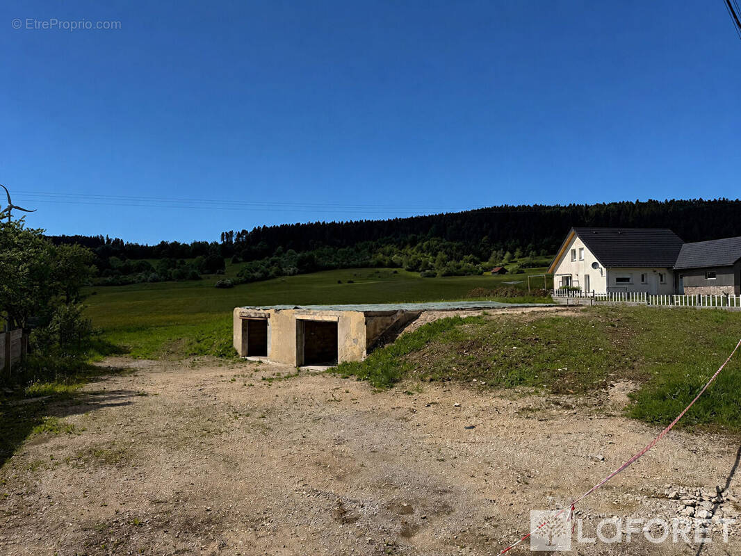 Terrain à ARC-SOUS-CICON