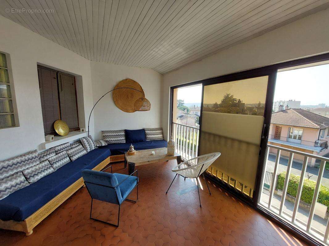 Appartement à PIERRE-BENITE