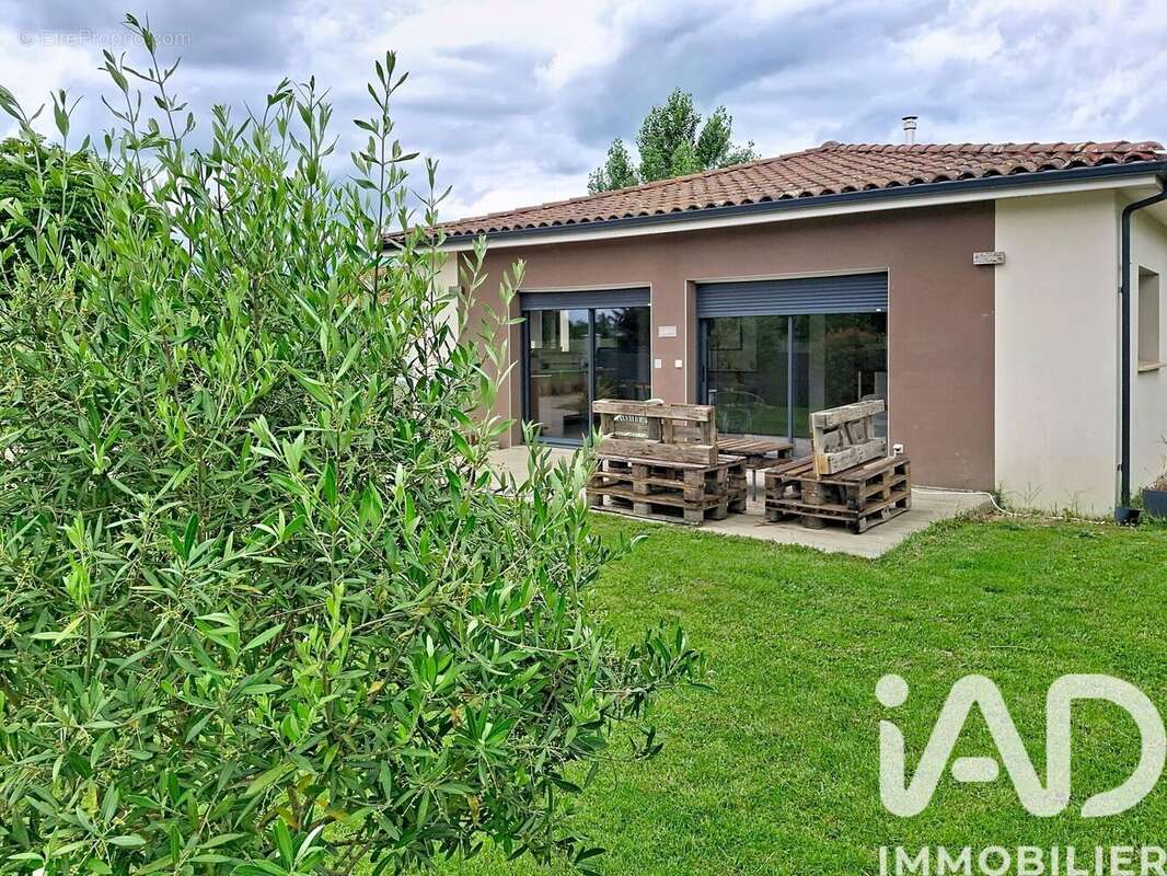 Maison 115 m² à Saint-Etienne-De-Tulmont  - photo 9