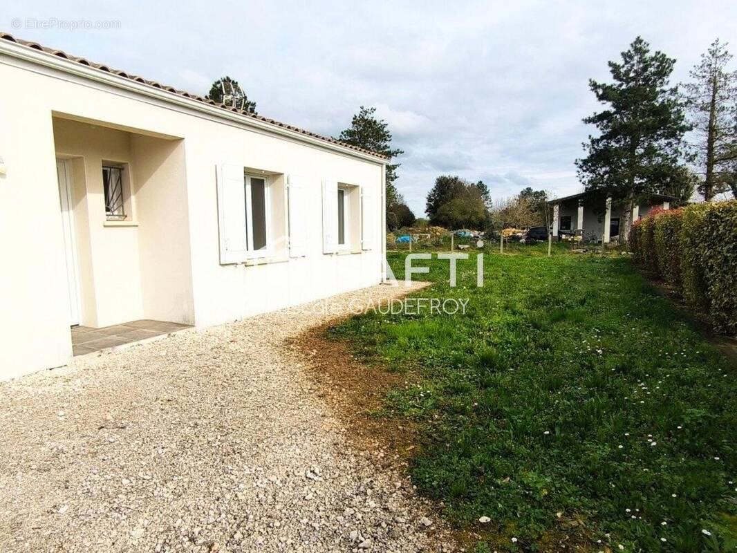 Photo 1 - Maison à SAINT-SIMON-DE-PELLOUAILLE
