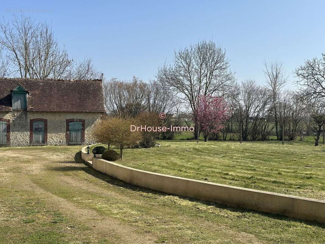 Maison à LA CHAPELLE-DU-BOIS