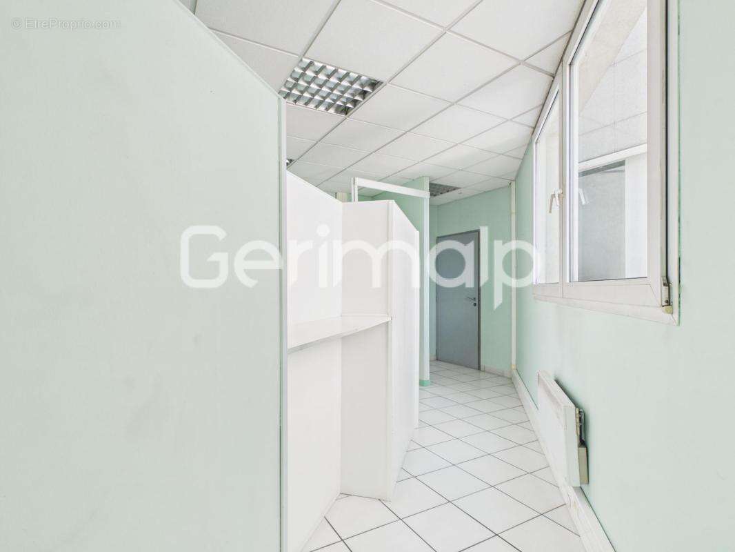 Vente - Appartement - 3 pièces + cuisine - 55 m² - 162 000 € - - photo 6