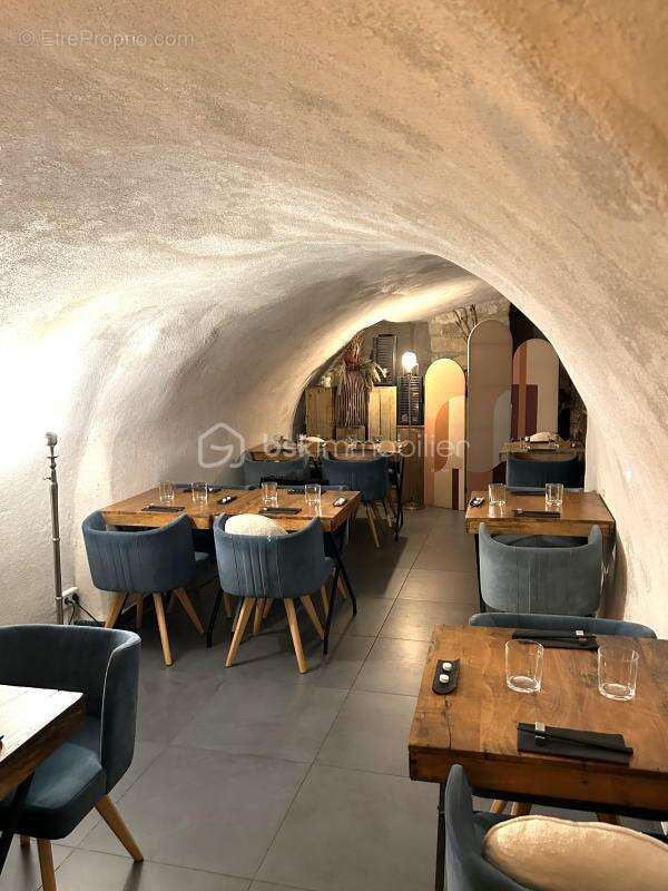 Commerce à FONTAINEBLEAU