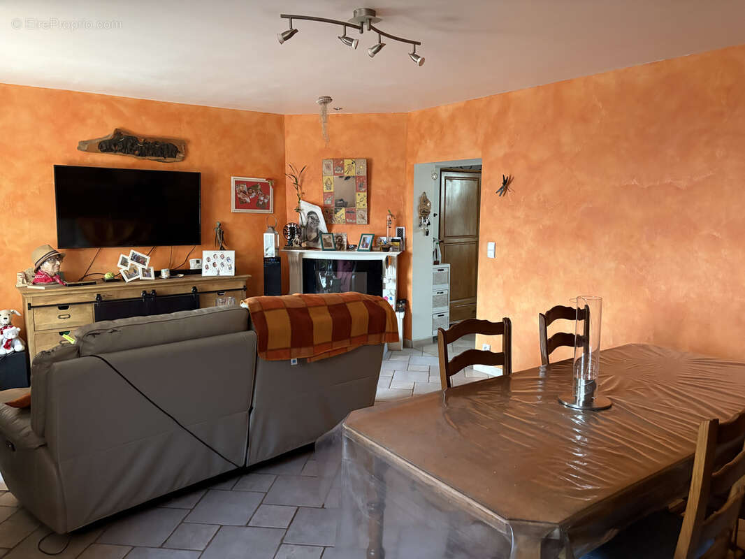 Maison à AMBRIERES-LES-VALLEES