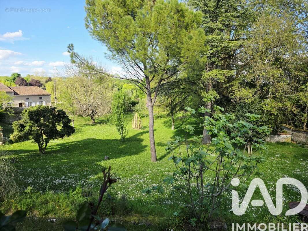 Maison 261 m² à Rouillac  - photo 2