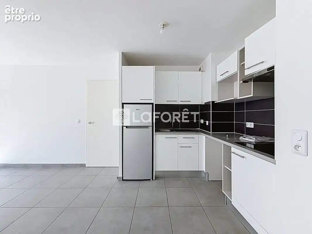 Villiers-sur-Marne - Appartement 3 pièces de 62 m² avec balcon et parking, à 1 minute de la gare - photo 2