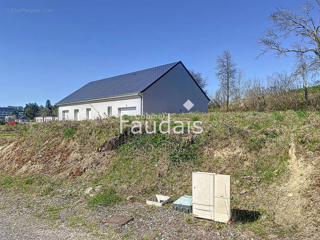 Terrain à COUTANCES