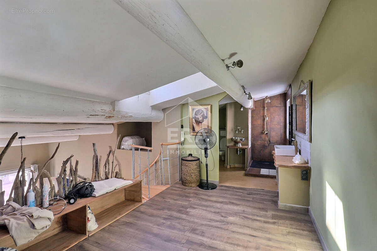 Appartement à MARSEILLE-1E