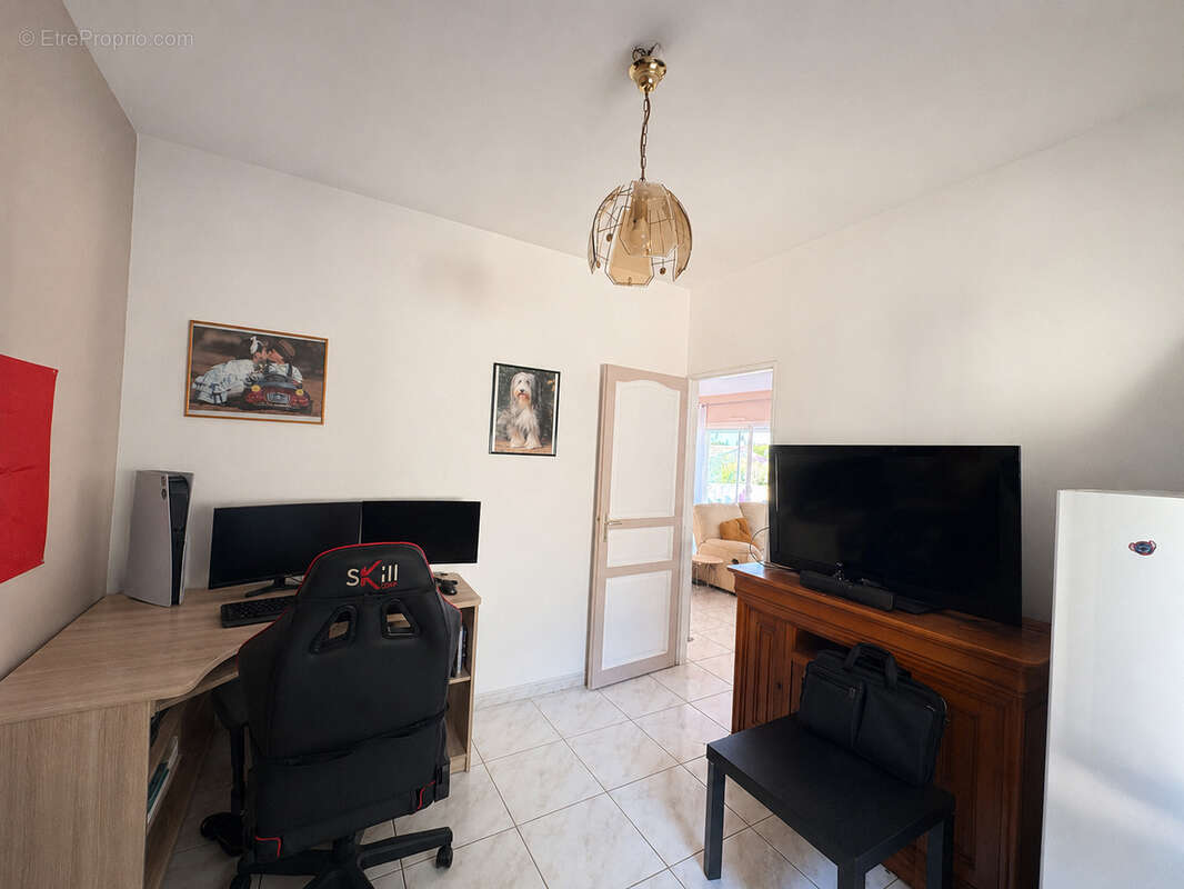 Maison plain pied 130m2 + double garage et piscine - UCHAUD - - photo 8