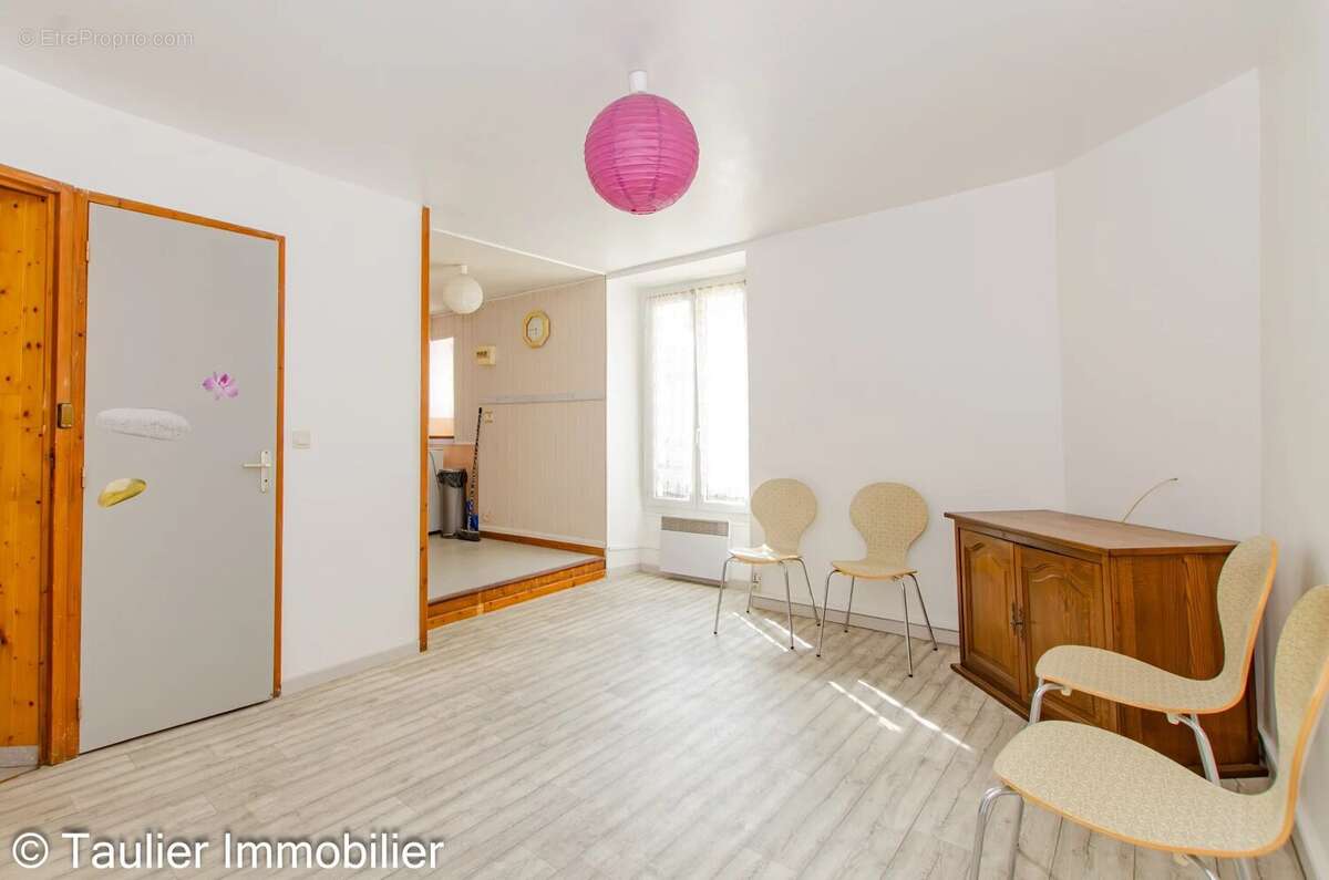 Immeuble sur trois niveaux - ST MARCELLIN - photo 2
