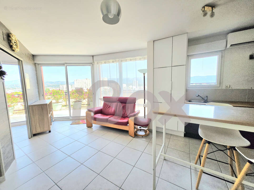 Appartement T2 en toit-terrasse avec jardin privatif   Châteaubanne - photo 6