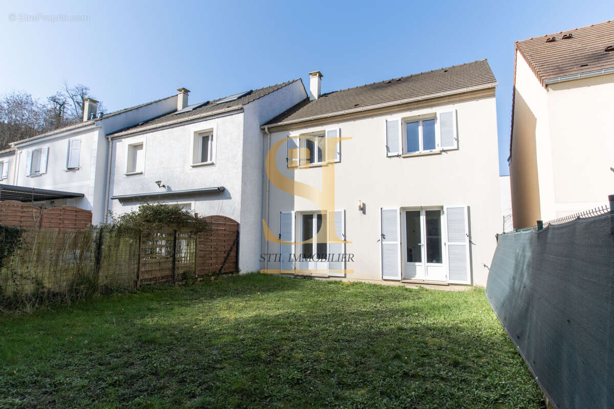 Maison à SAINT-CYR-L'ECOLE