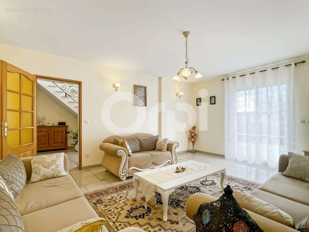 Maison à SAINTE-GEMME-MORONVAL