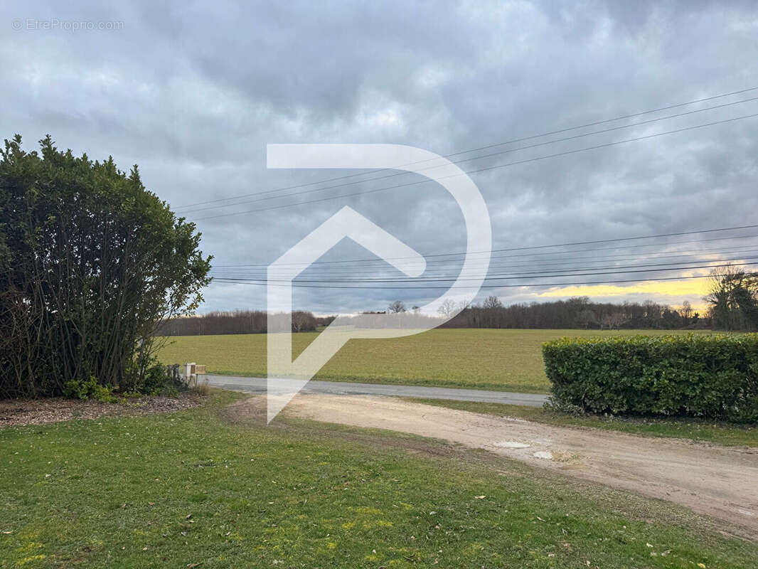 Maison à LA CHAPELLE-AUBAREIL