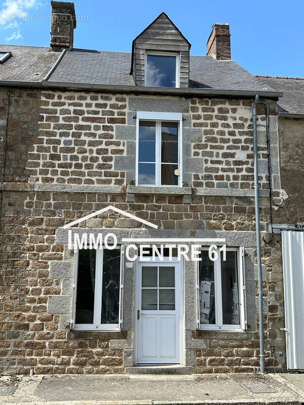 Maison à CARROUGES
