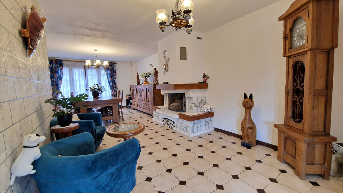 Maison à MARLY-LA-VILLE