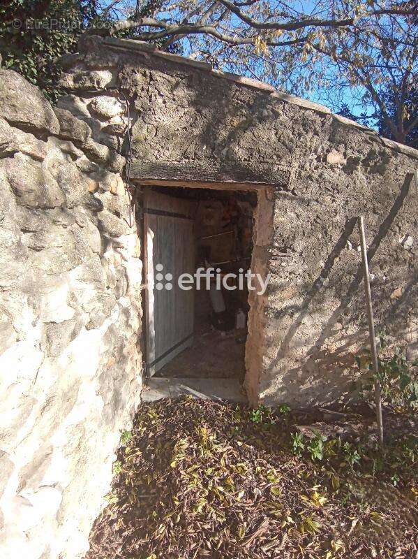 Maison à CAMARET-SUR-AIGUES