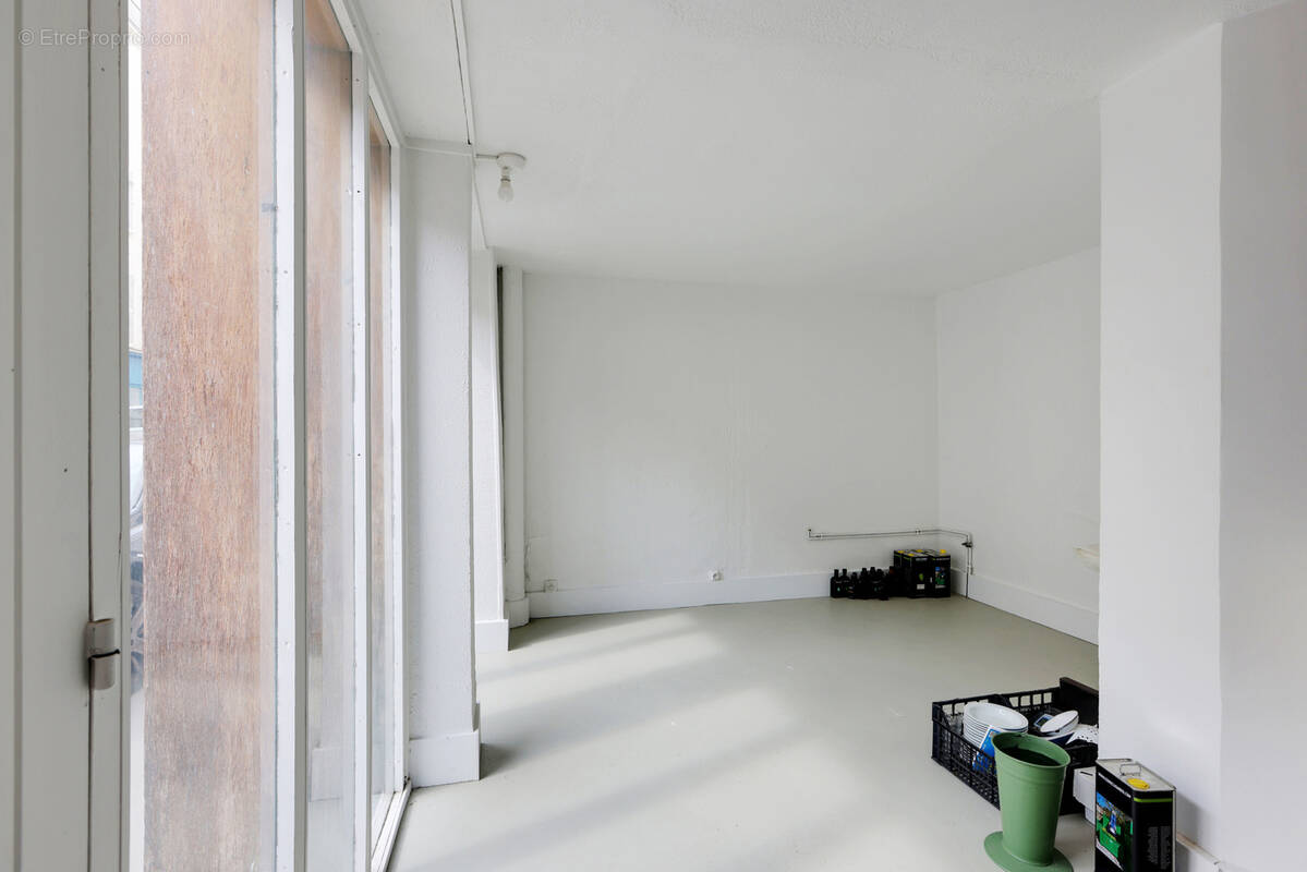 Local commercial 52m2 en trois pièces toutes activités - photo 7