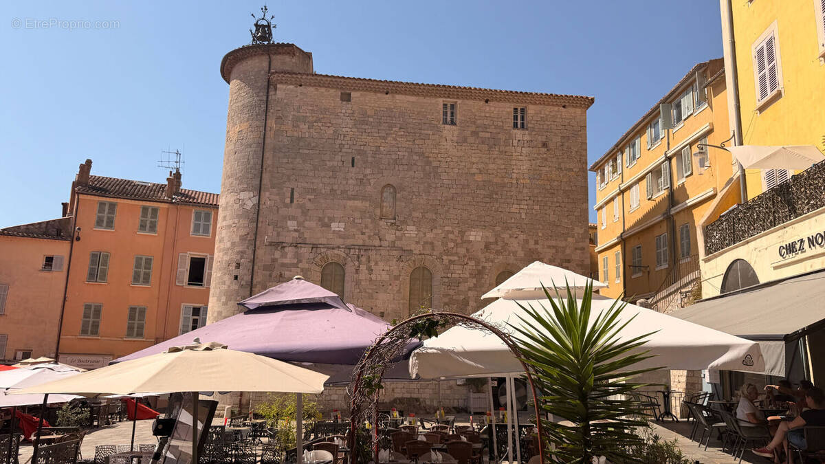 Commerce à HYERES