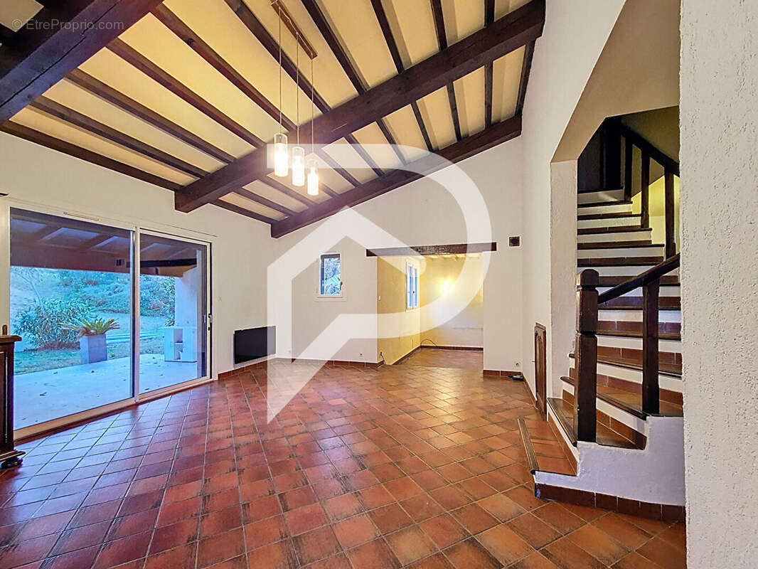 Maison à MONTBOUCHER-SUR-JABRON