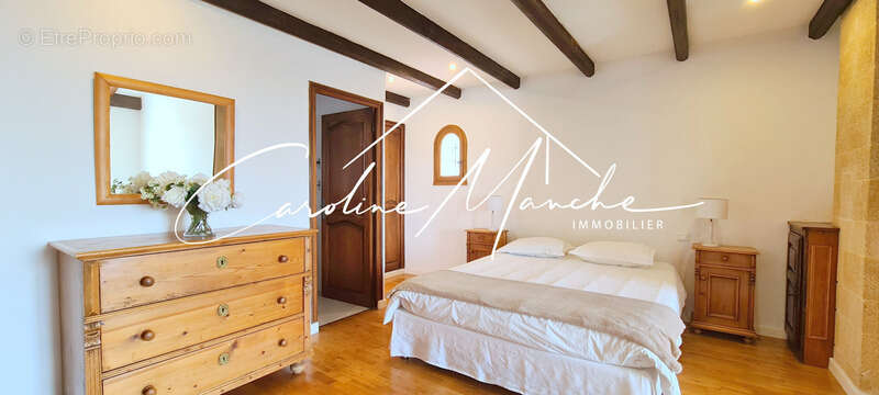 Maison à SAINT-MITRE-LES-REMPARTS