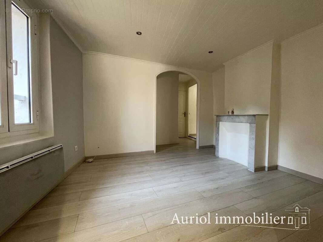 Appartement à AURIOL
