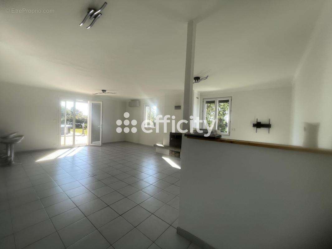 Maison à LA CHAPELLE-LAUNAY