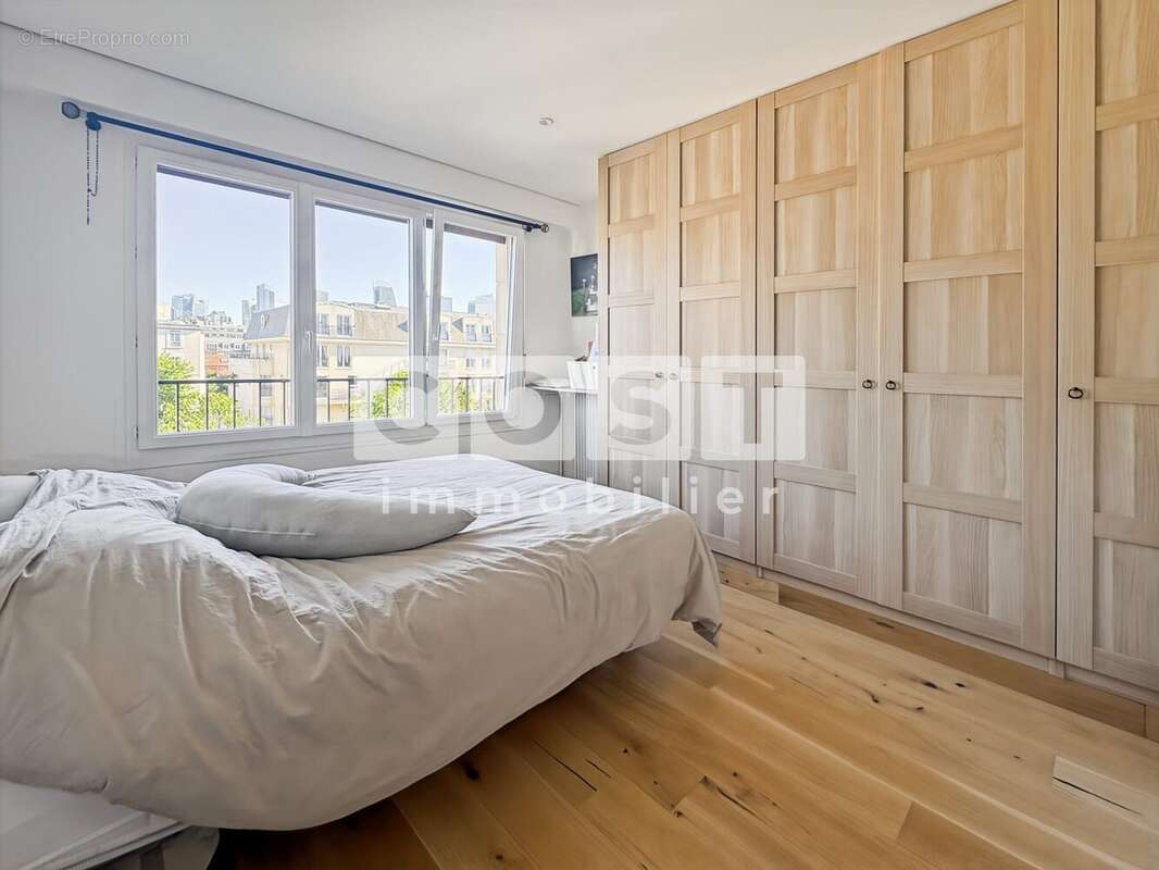 Appartement à LA GARENNE-COLOMBES