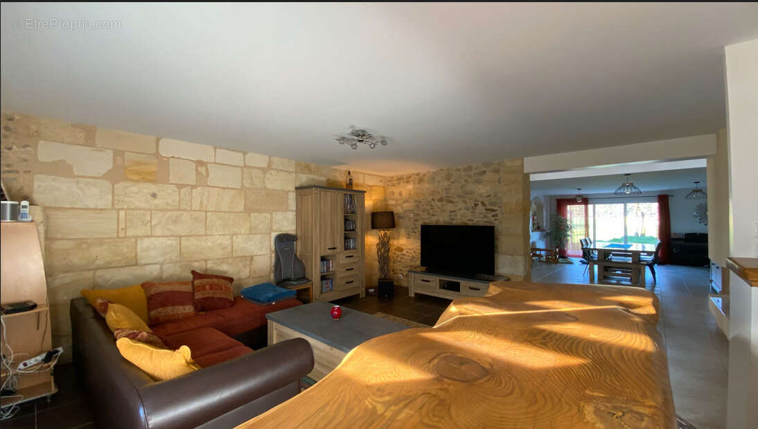 Maison à SAINT-CHRISTOLY-DE-BLAYE