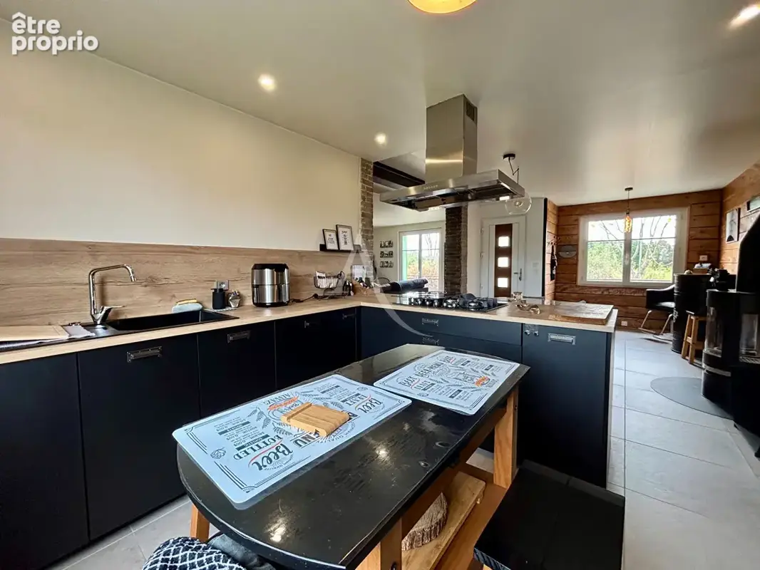 Maison rénovée avec sous-sol et dépendances - photo 5