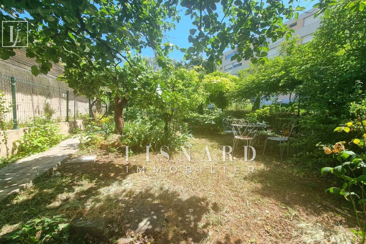 Appartement à VALLAURIS