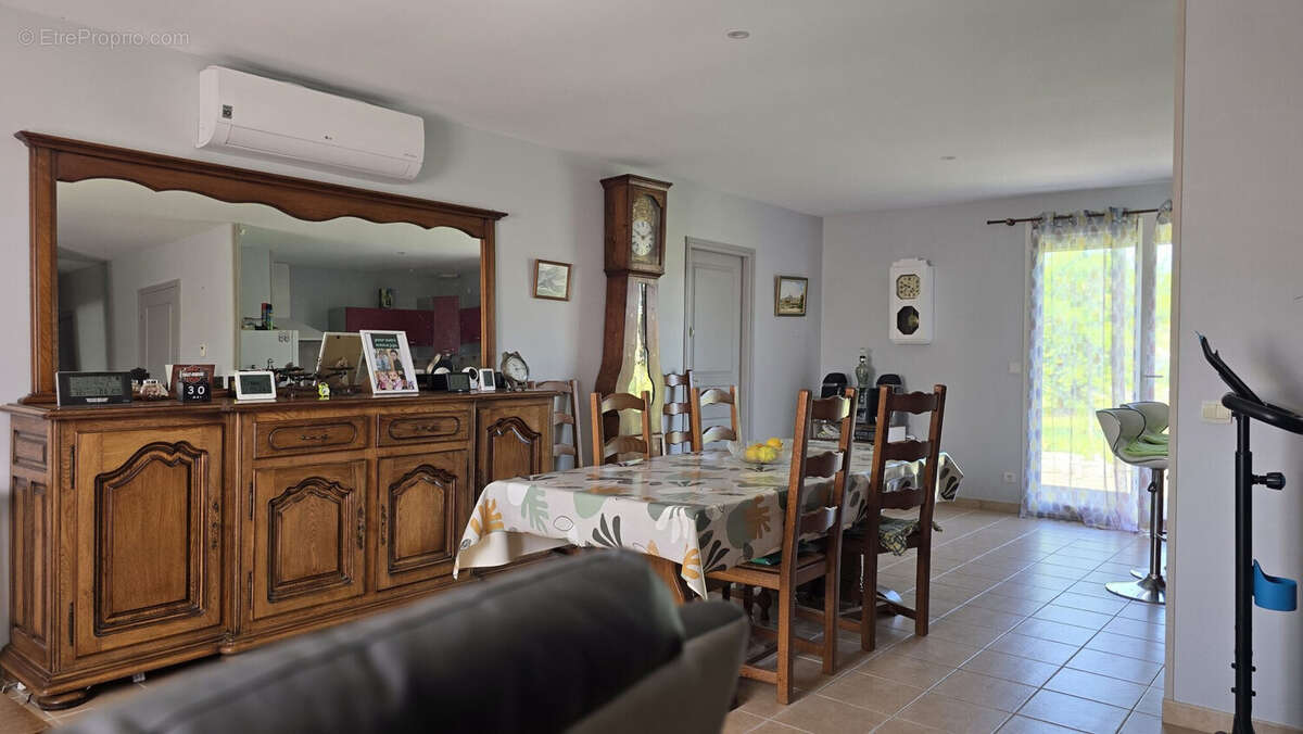 Maison 85 m² à Gemozac  - photo 6
