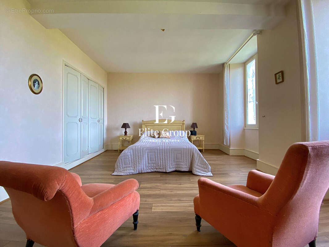 Maison à BARBEZIEUX-SAINT-HILAIRE