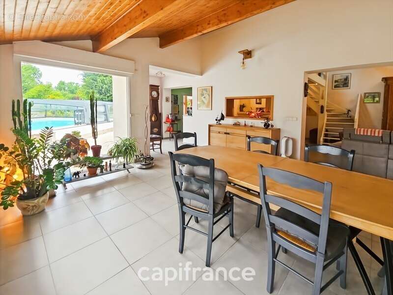 Maison à TIZAC-DE-LAPOUYADE