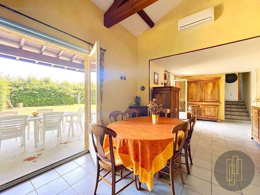 Maison 4 chambres avec dependances - photo 4