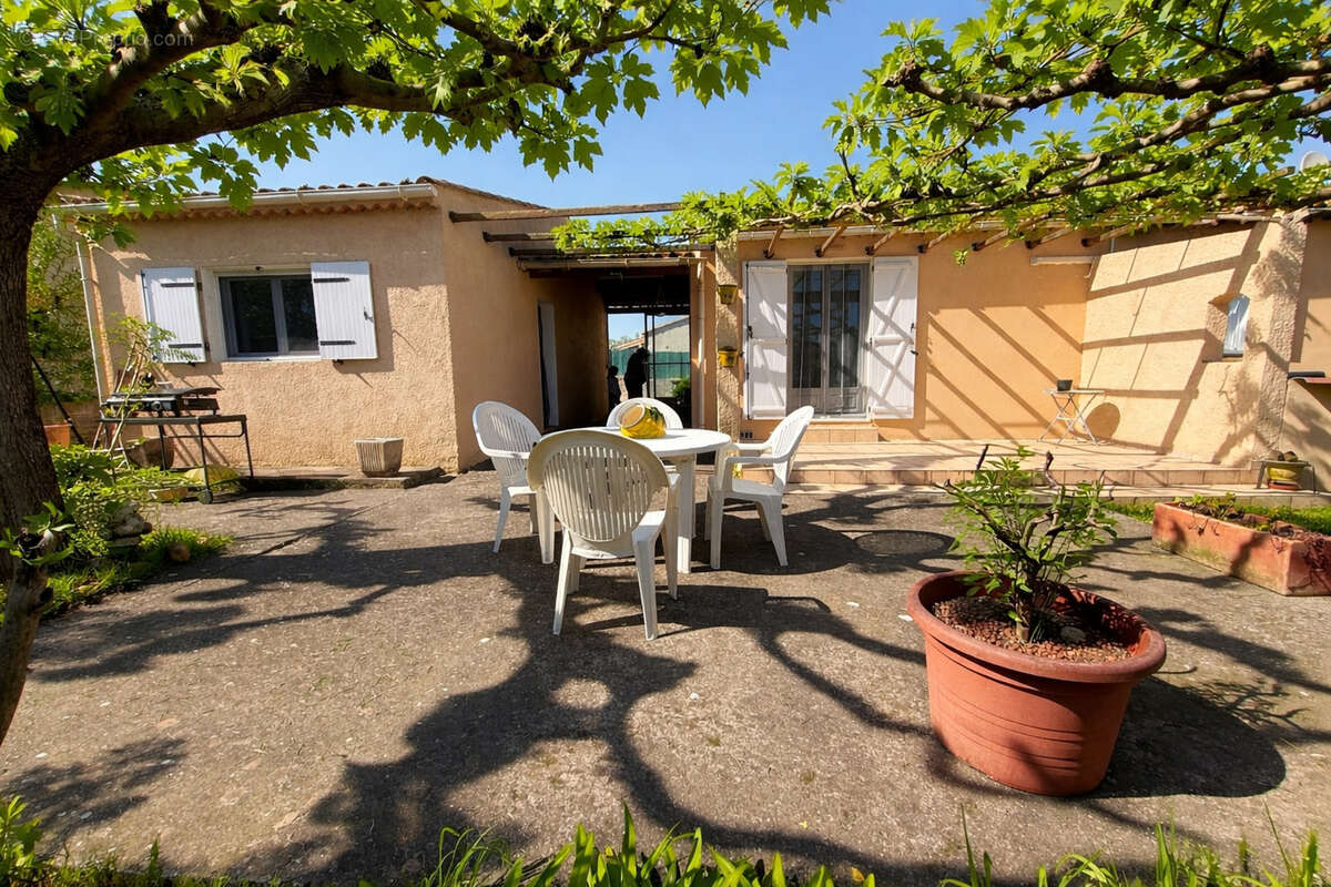 Maison à MEYNES
