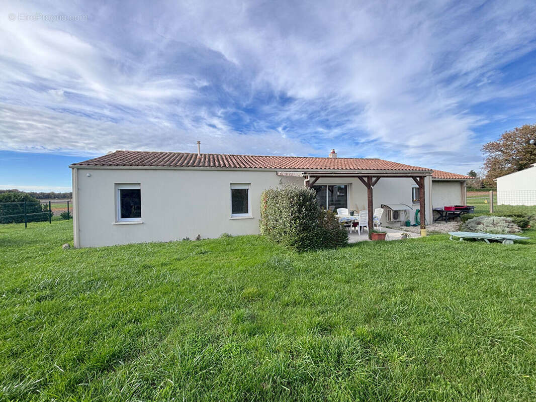 Maison à CORME-ECLUSE