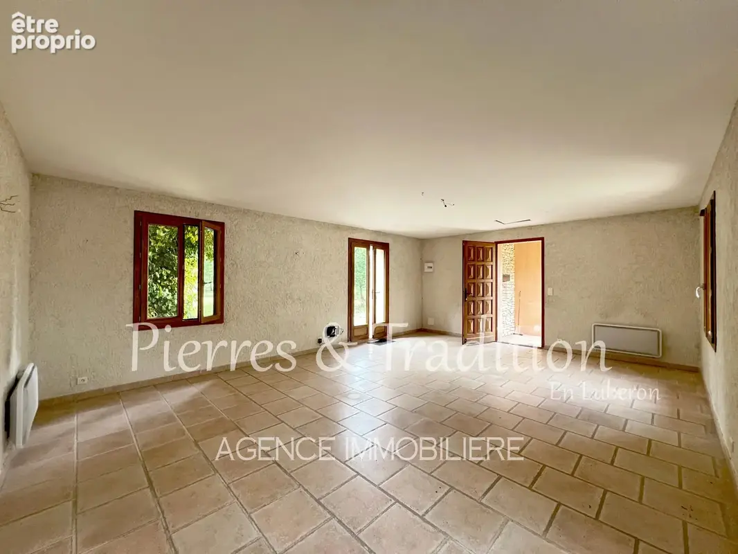 St Saturnin les Apt, maison de plain pied avec grand terrain clos - photo 3