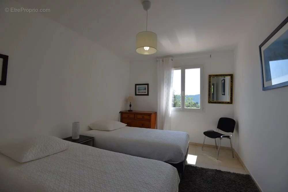 Maison à BAGNOLS-EN-FORET