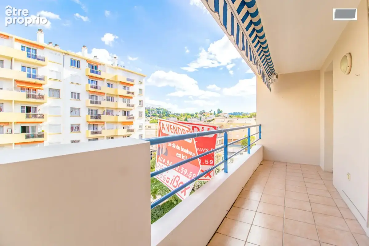 Toulon, Aguillon, 4 pièces climatisé, traversant, 85 M2, double terrasses, vue dégagée, possibilité garage. - photo 2
