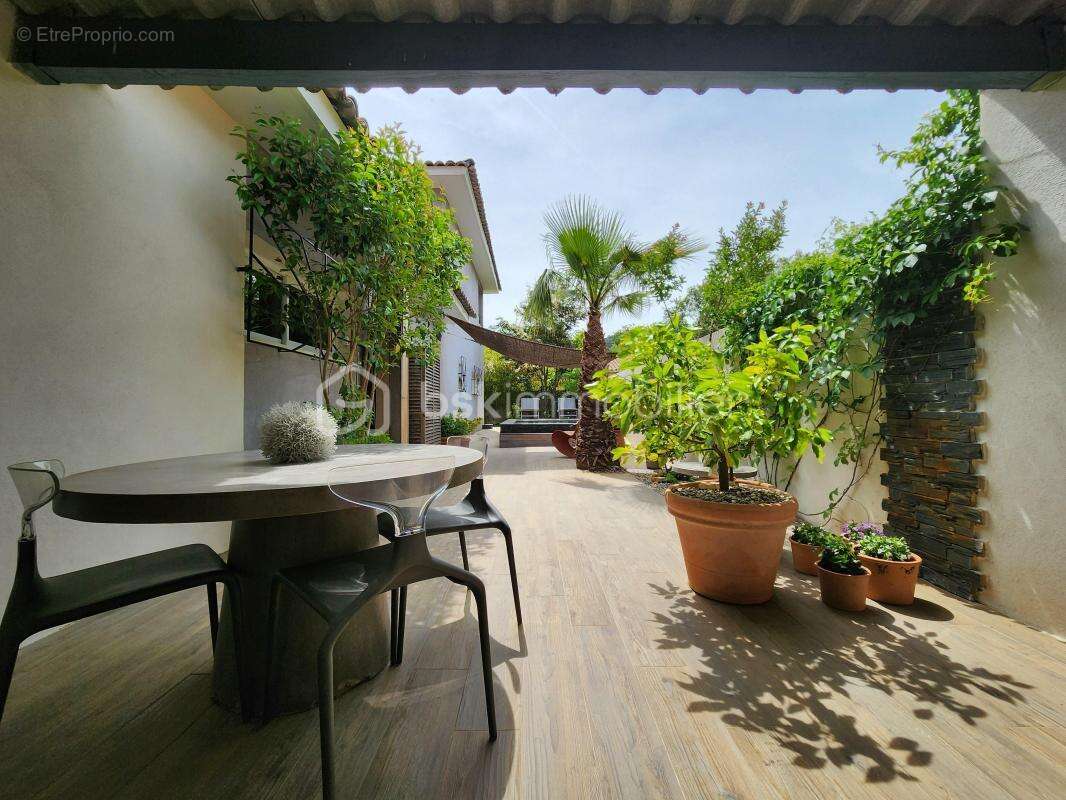 Maison à ROUGIERS